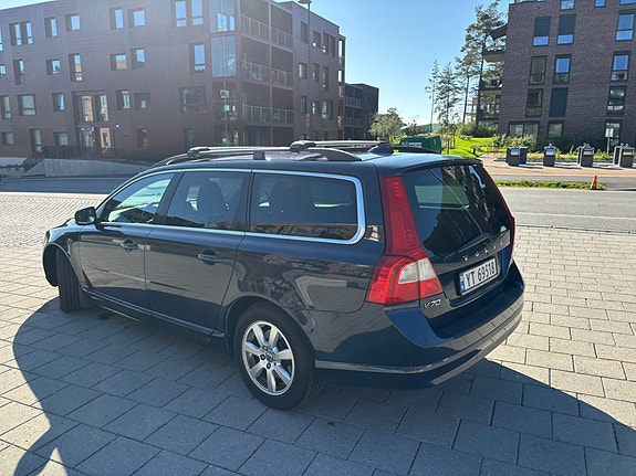 Volvo V70 4 of 24