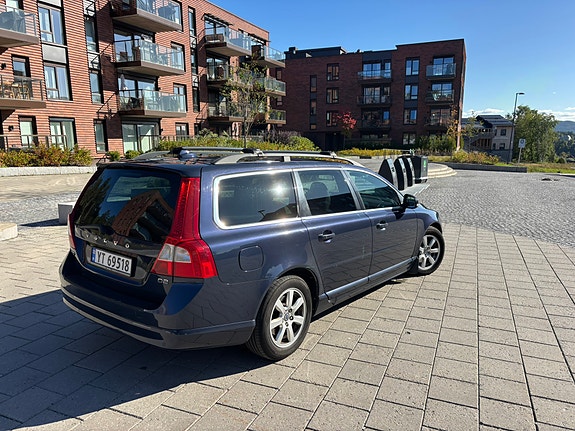 Volvo V70 2 of 24