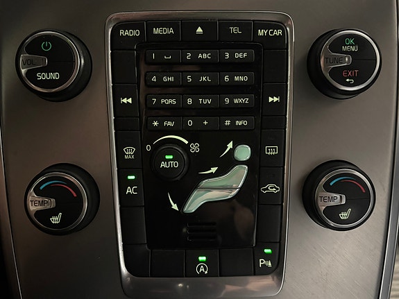Volvo V70 12 of 24