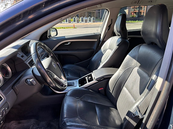 Volvo V70 7 of 24