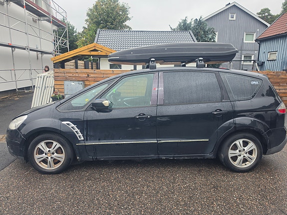 Ford S-MAX 3 of 3