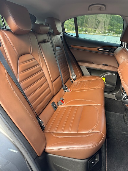 Alfa Romeo Stelvio 26 of 27