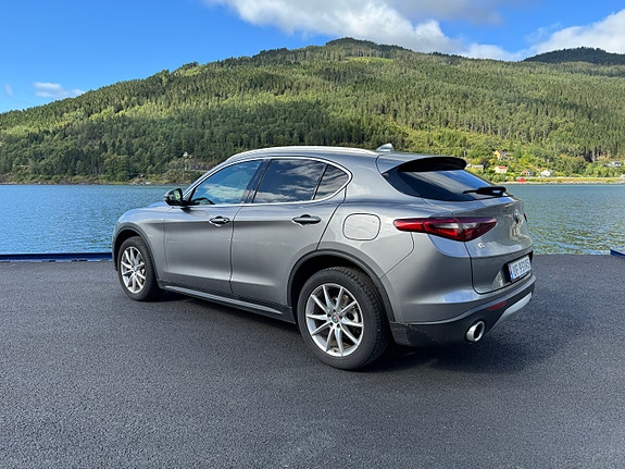 Alfa Romeo Stelvio 6 of 27