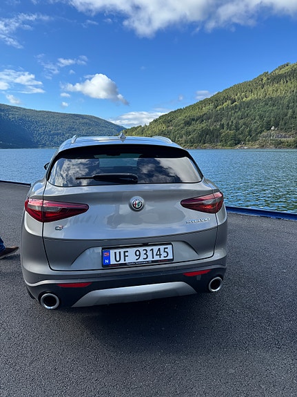 Alfa Romeo Stelvio 4 of 27