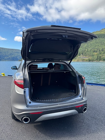 Alfa Romeo Stelvio 10 of 27