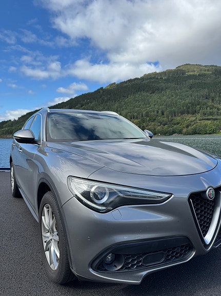 Alfa Romeo Stelvio 3 of 27