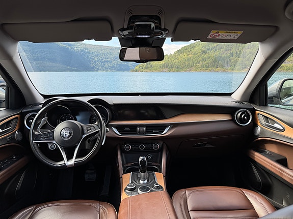 Alfa Romeo Stelvio 16 of 27