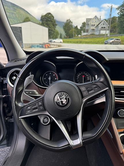 Alfa Romeo Stelvio 22 of 27