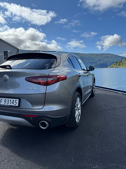 Alfa Romeo Stelvio 5 of 27