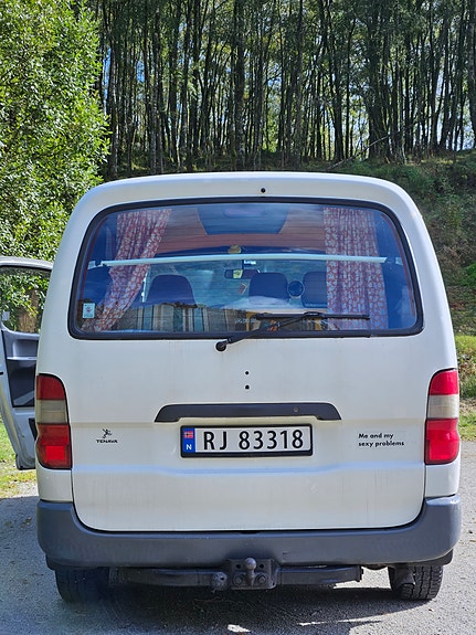 Toyota HiAce 4 of 30
