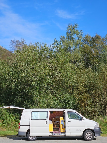 Toyota HiAce 2 of 30