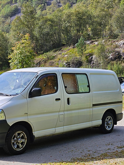 Toyota HiAce 3 of 30