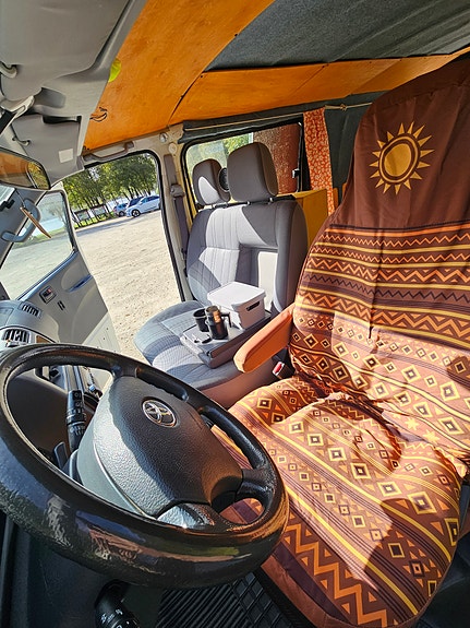 Toyota HiAce 9 of 30