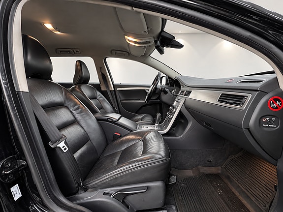 Volvo XC70 9 of 12