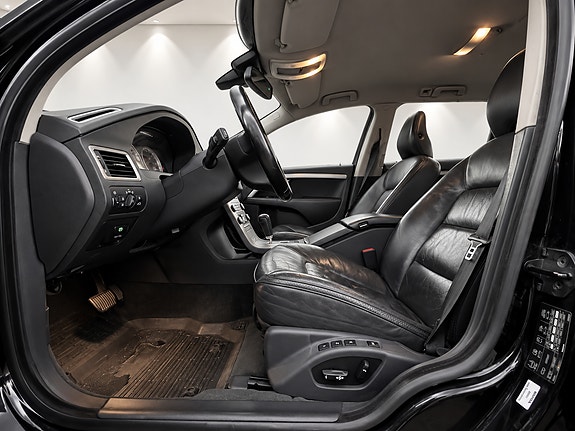 Volvo XC70 8 of 12