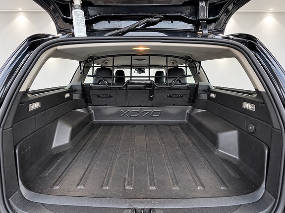 Volvo XC70 12 of 12