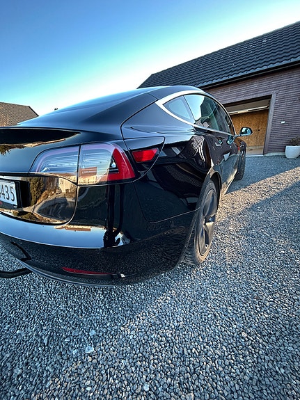 Tesla Model 3 7 of 12