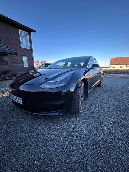 Tesla Model 3 9 of 12