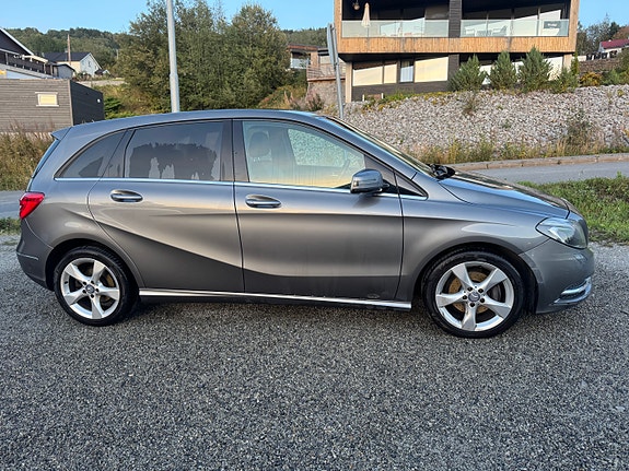 Mercedes-Benz B180 4 of 10
