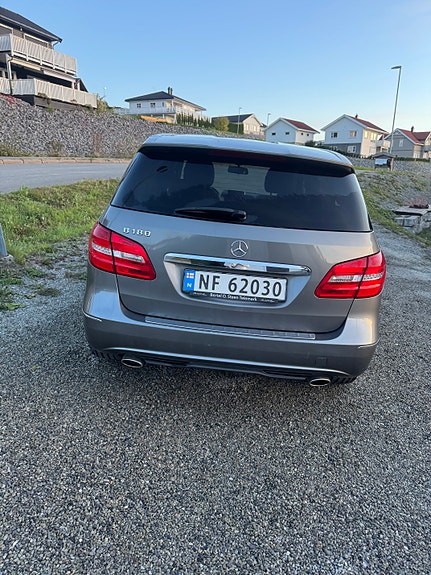 Mercedes-Benz B180 3 of 10