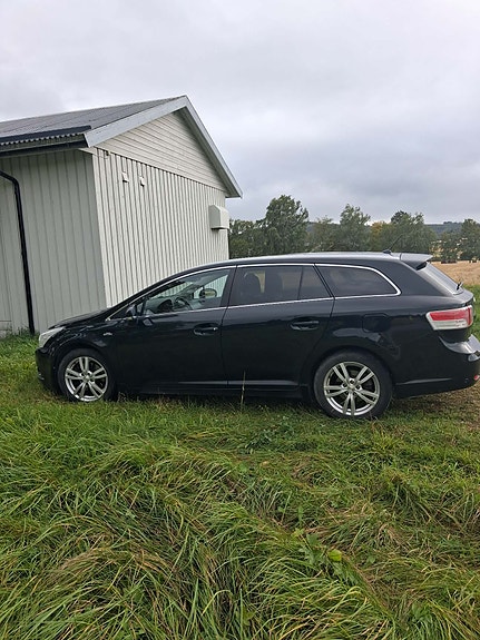 Toyota Avensis 4 of 6