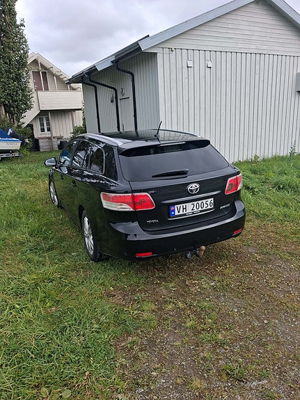Toyota Avensis 3 of 6
