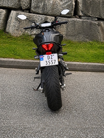 Yamaha MT-07 2 of 7
