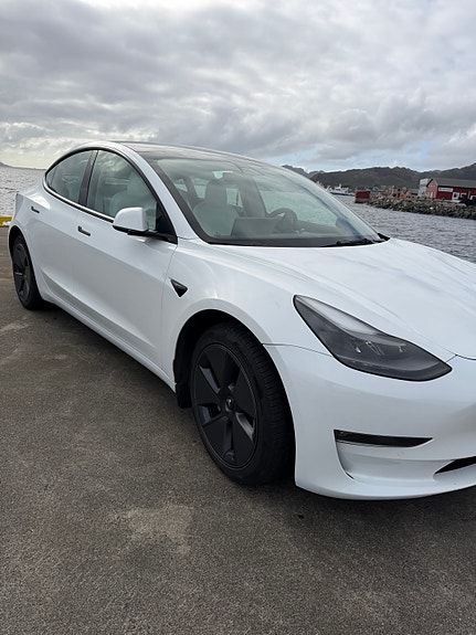 Tesla Model 3 3 of 8