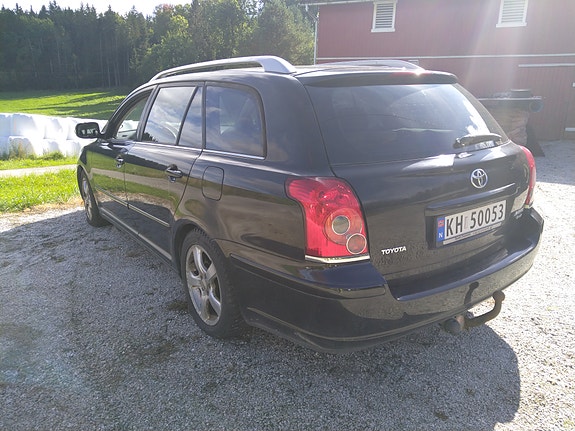 Toyota Avensis 4 of 7