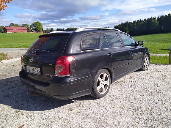 Toyota Avensis 3 of 7
