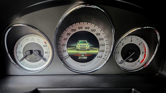 Mercedes-Benz GLK220 9 of 14