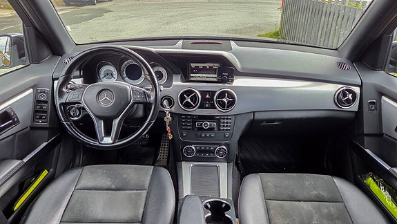 Mercedes-Benz GLK220 8 of 14