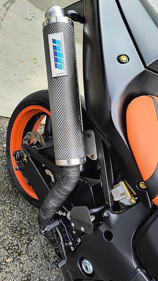 Suzuki GSX-R 750 9 of 12