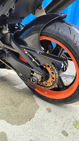 Suzuki GSX-R 750 4 of 12