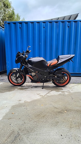 Suzuki GSX-R 750 3 of 12