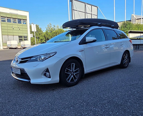 Toyota Auris 2 of 30
