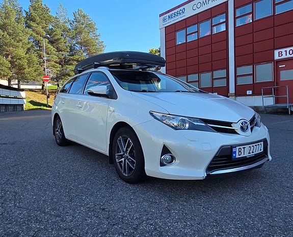 Toyota Auris 8 of 30