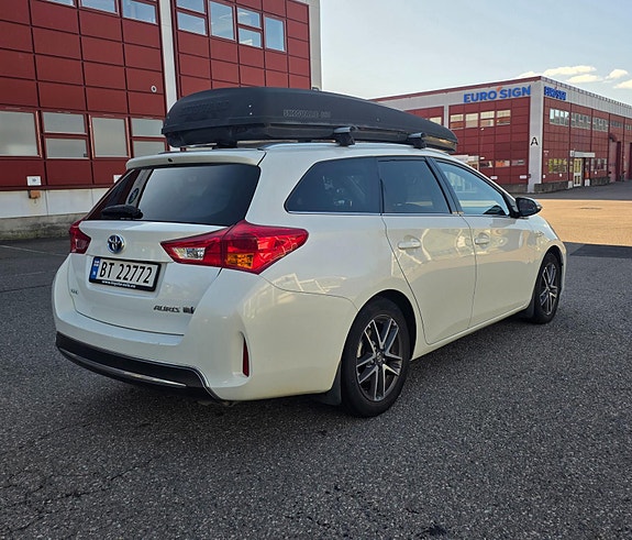 Toyota Auris 6 of 30