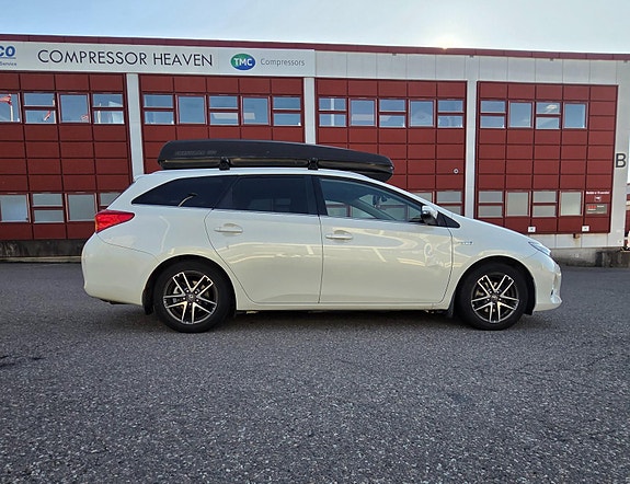 Toyota Auris 7 of 30