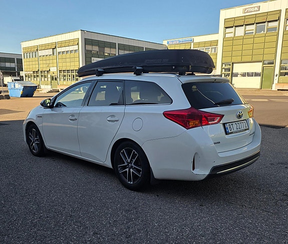 Toyota Auris 4 of 30