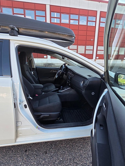 Toyota Auris 15 of 30
