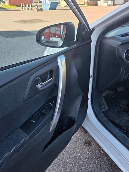 Toyota Auris 13 of 30