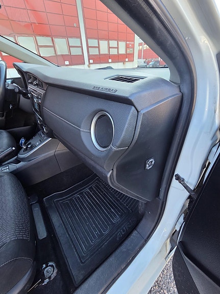 Toyota Auris 27 of 30