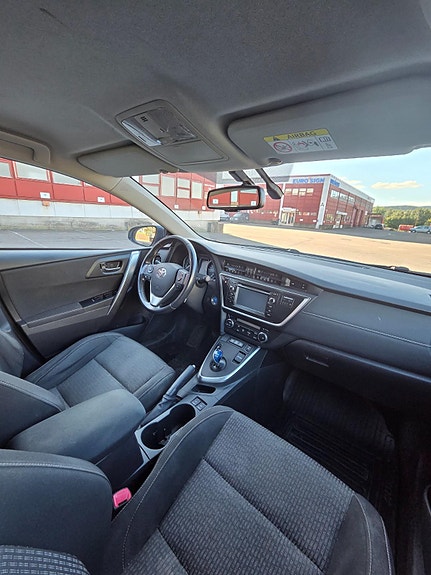 Toyota Auris 24 of 30