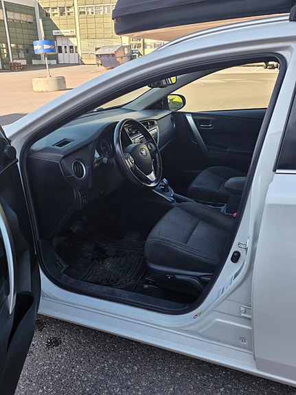 Toyota Auris 12 of 30