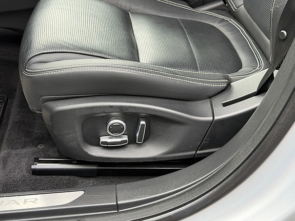 Jaguar I-PACE 20 of 26