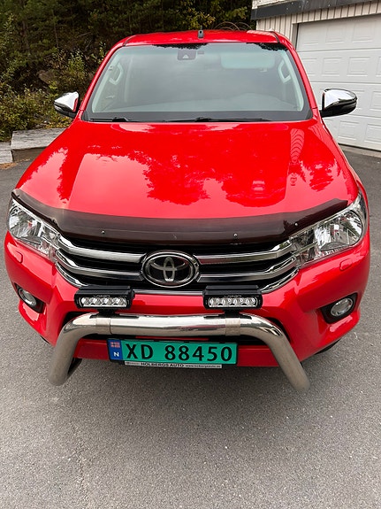 Toyota HiLux 2 of 21