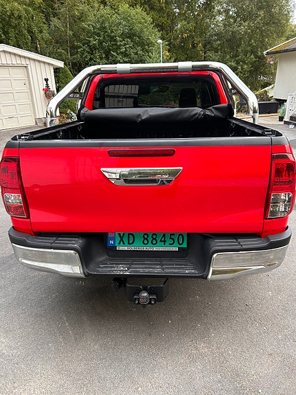 Toyota HiLux 3 of 21