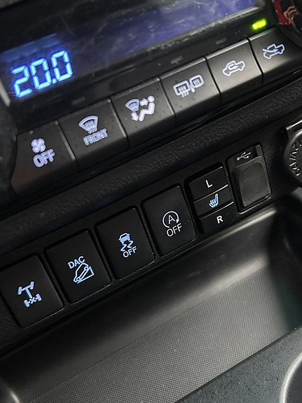 Toyota HiLux 9 of 21