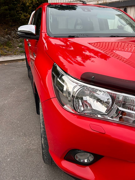 Toyota HiLux 4 of 21